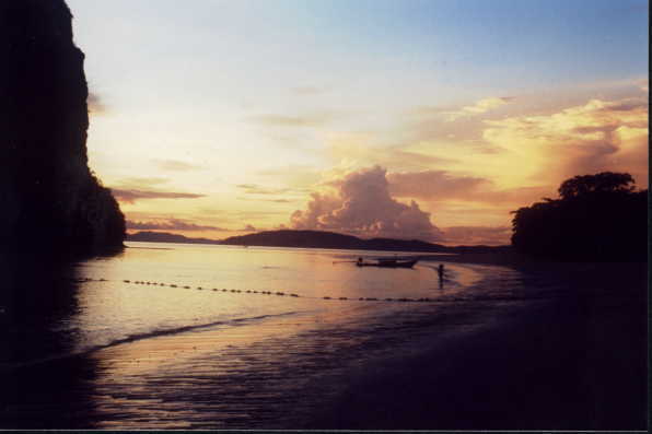 AowPhraNangBeach.jpg (17075 bytes)